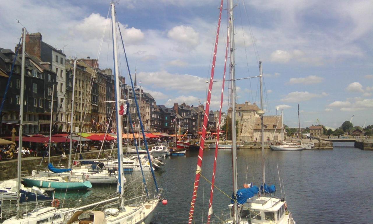 Maison De Charme Lägenhet Honfleur Exteriör bild